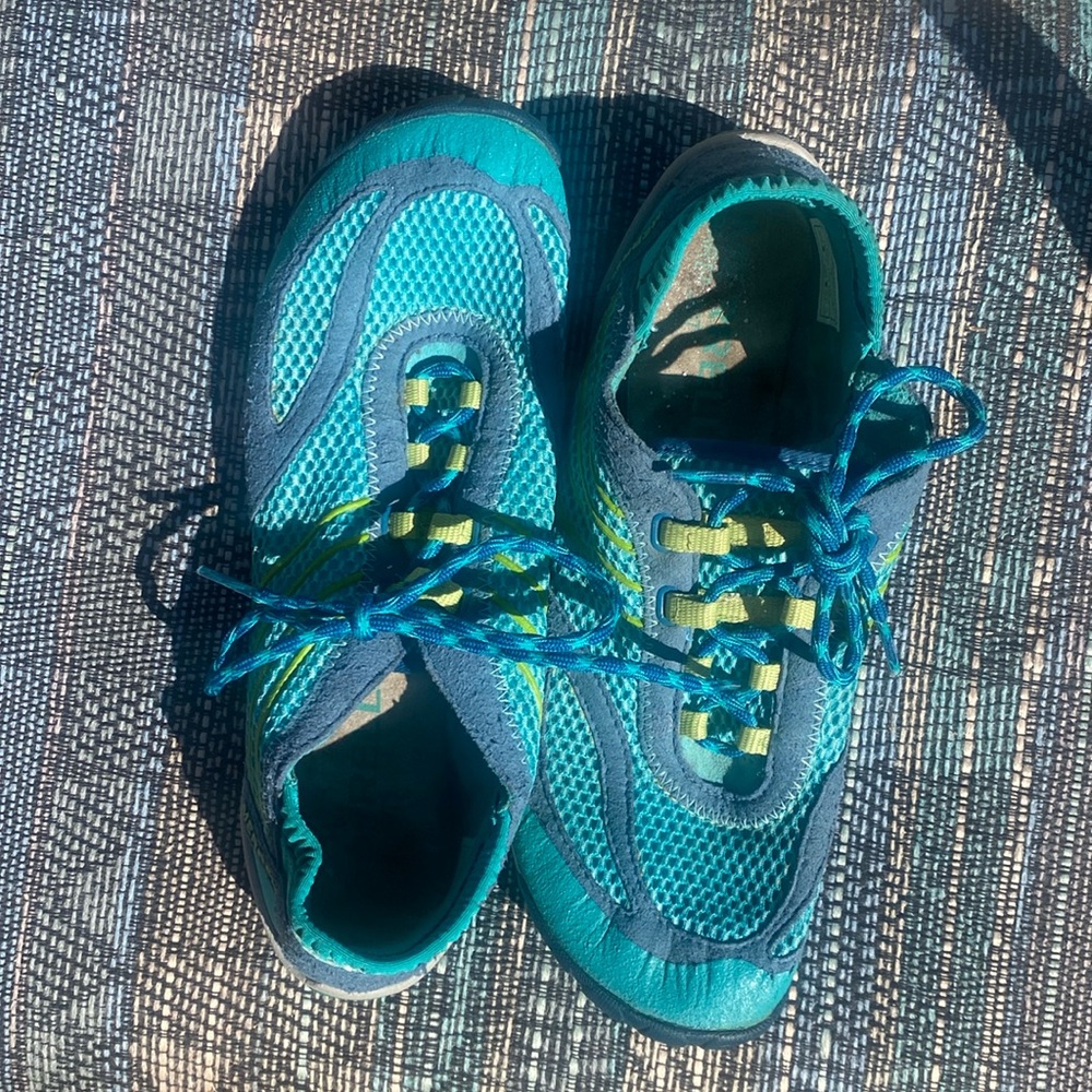Merrell gently used vibrant shoes 7.5